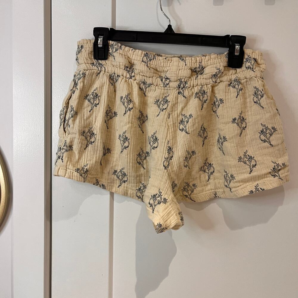 Zara Cream Ecru Print Button Front Knit Shorts Size Small - Picture 2 of 6